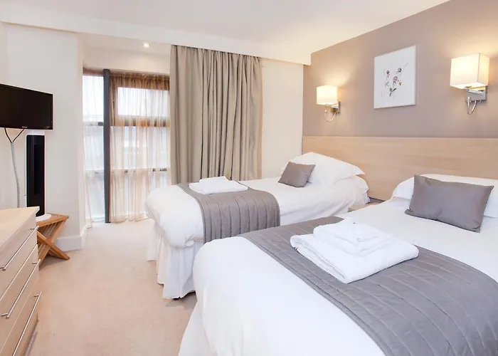 圣乔治吉普酒店 *